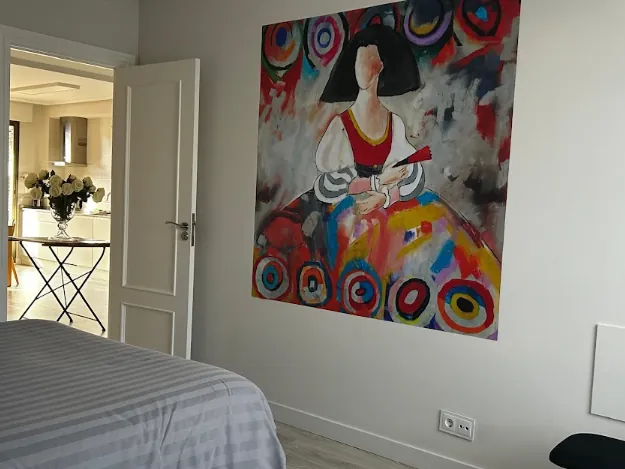 Detalle del cuadro de colores del dormitorio